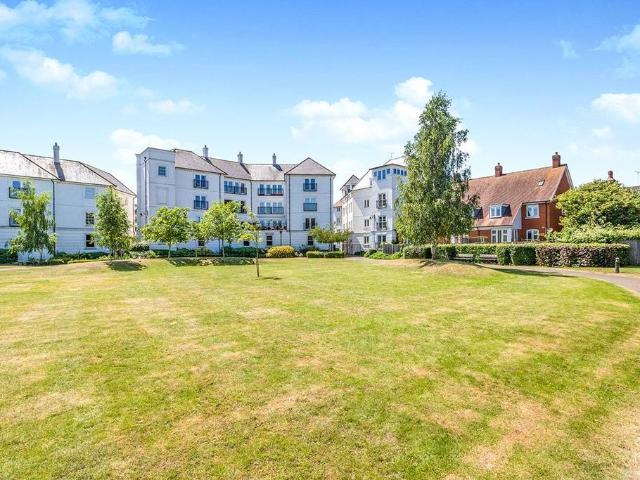 3 bedroom flat for sale
