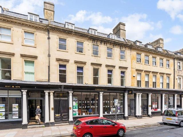 3 bedroom flat for sale