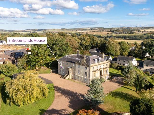 3 bedroom flat for sale