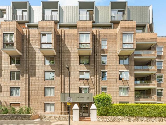 3 bedroom flat for sale