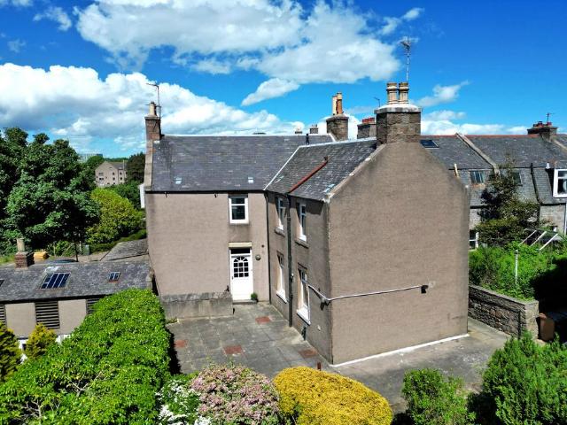 3 bedroom flat for sale