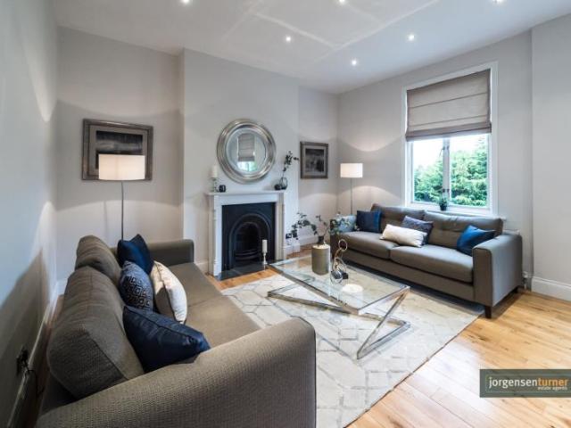 3 bedroom flat for sale
