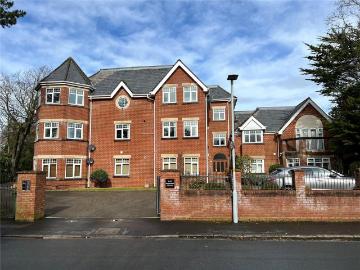 3 bedroom flat for sale