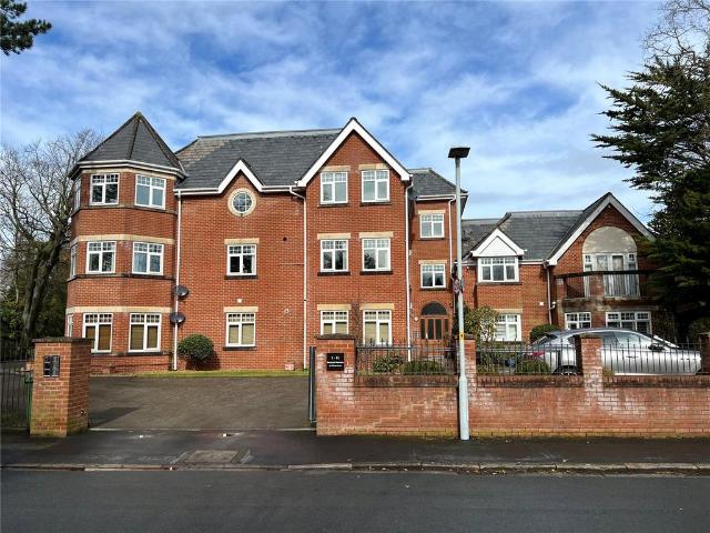 3 bedroom flat for sale