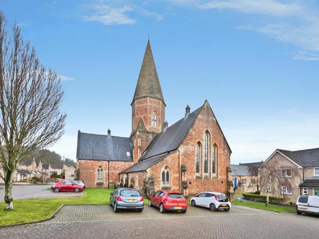 3 bedroom flat for sale