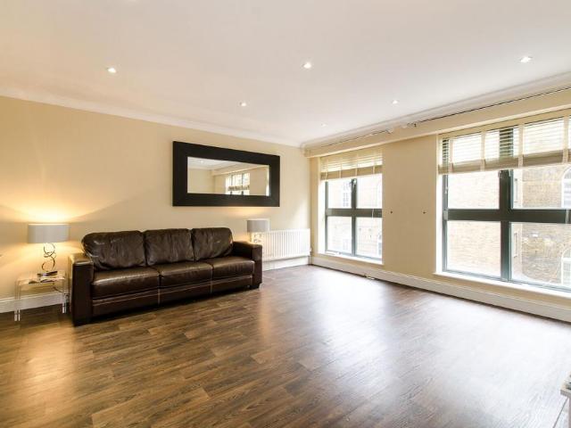 3 bedroom flat for sale