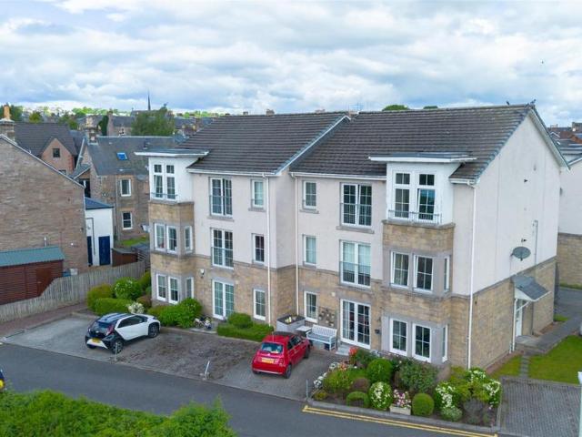 3 bedroom flat for sale