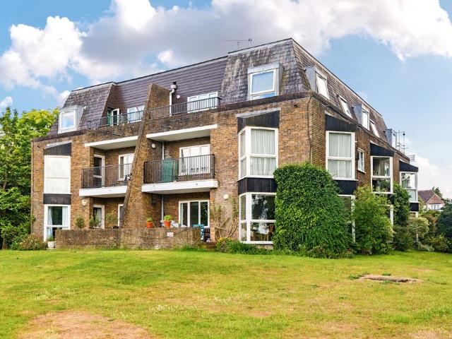 3 bedroom flat for sale