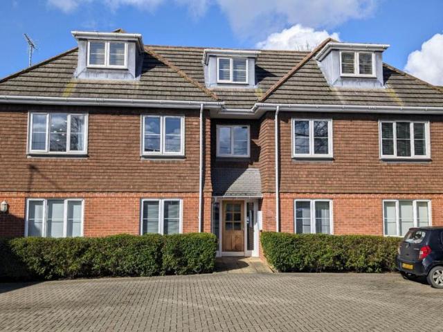 3 bedroom flat for sale