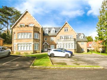 3 bedroom flat for sale