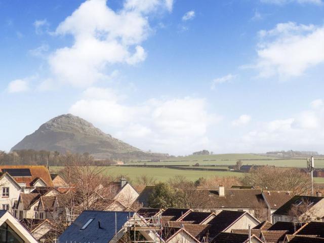 3 bedroom flat for sale