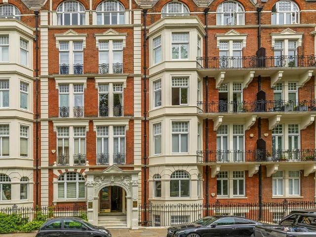 3 bedroom flat for sale