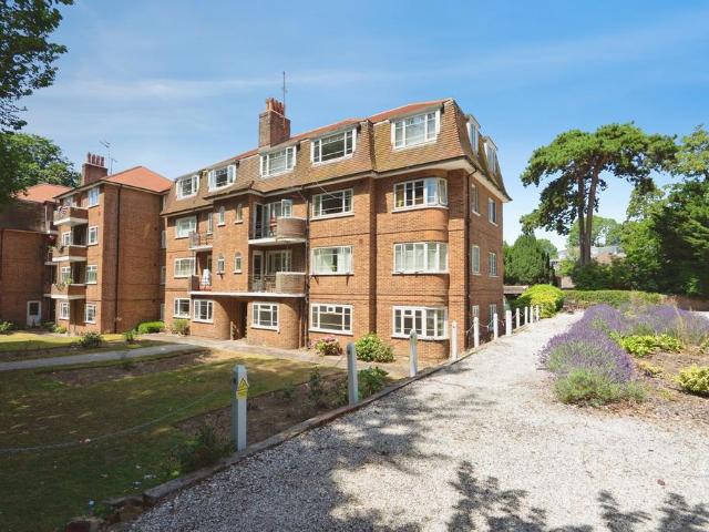 3 bedroom flat for sale