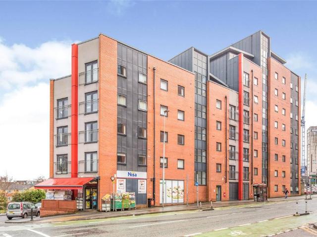 3 bedroom flat for sale