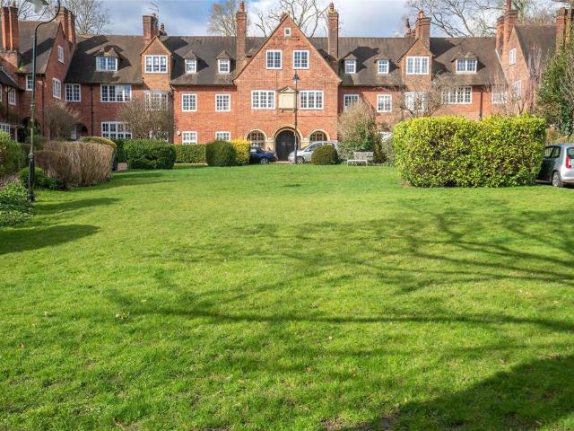 3 bedroom flat for sale