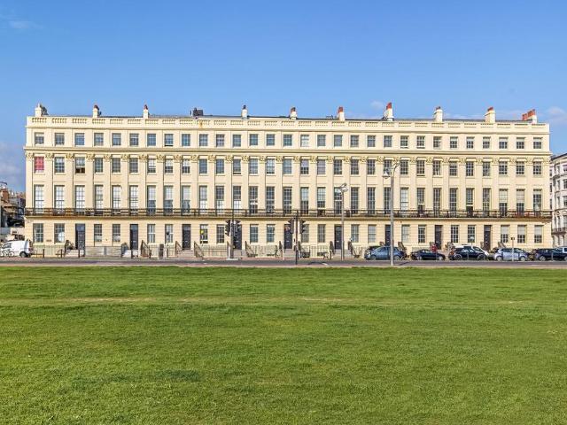 3 bedroom flat for sale