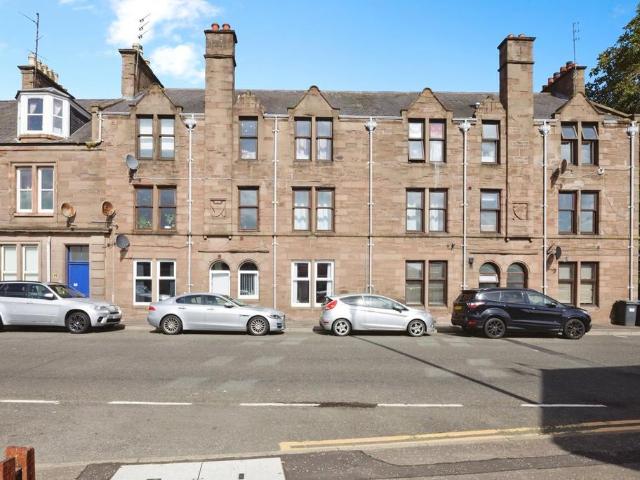 3 bedroom flat for sale