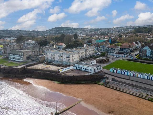 3 bedroom flat for sale