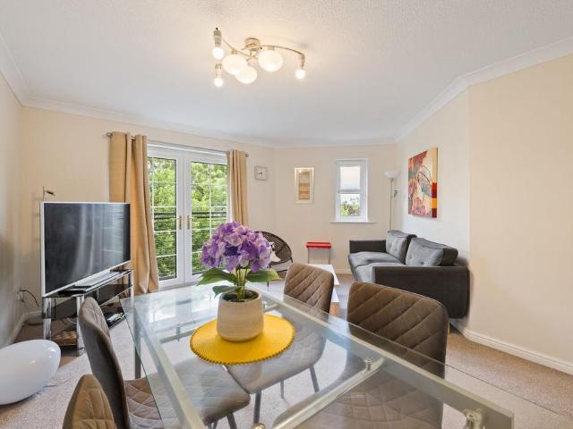 3 bedroom flat for sale