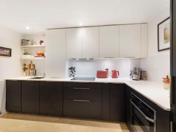 3 bedroom flat for sale