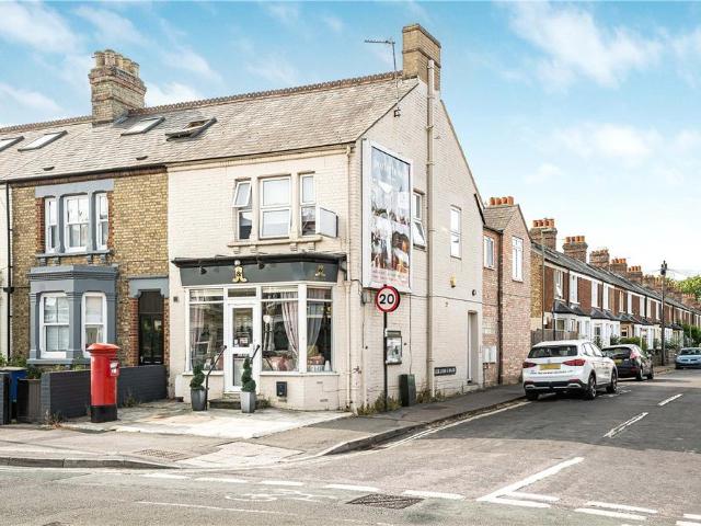 3 bedroom flat for sale