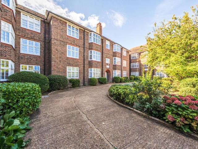 3 bedroom flat for sale