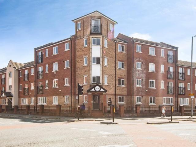 3 bedroom flat for sale