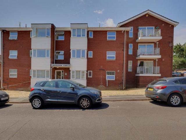 3 bedroom flat for sale
