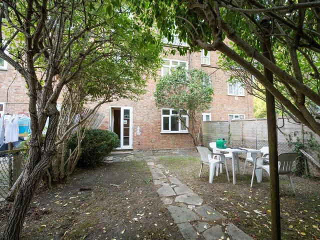3 bedroom flat for sale