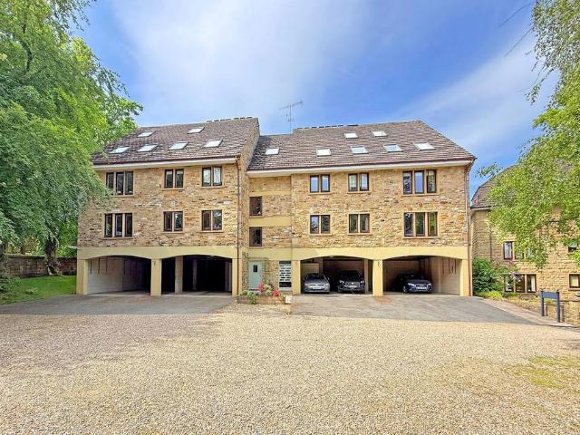3 bedroom flat for sale