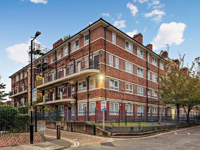 3 bedroom flat for sale