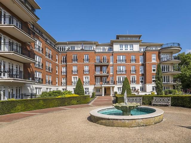 3 bedroom flat for sale