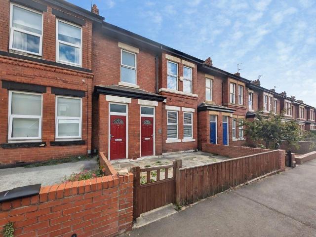 3 bedroom flat for sale