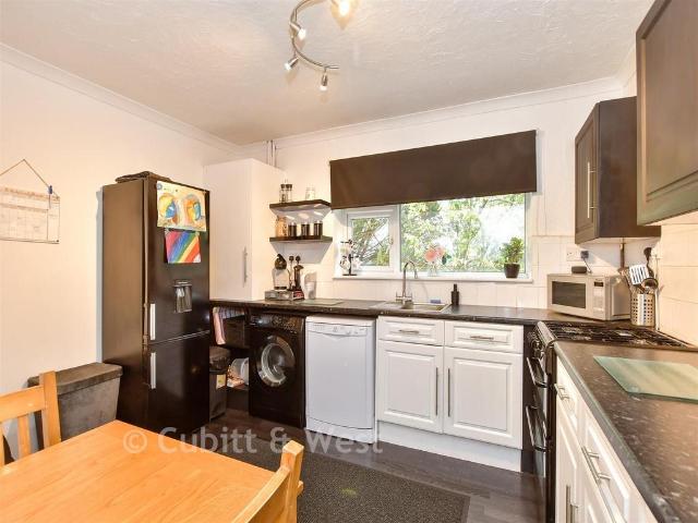 3 bedroom flat for sale