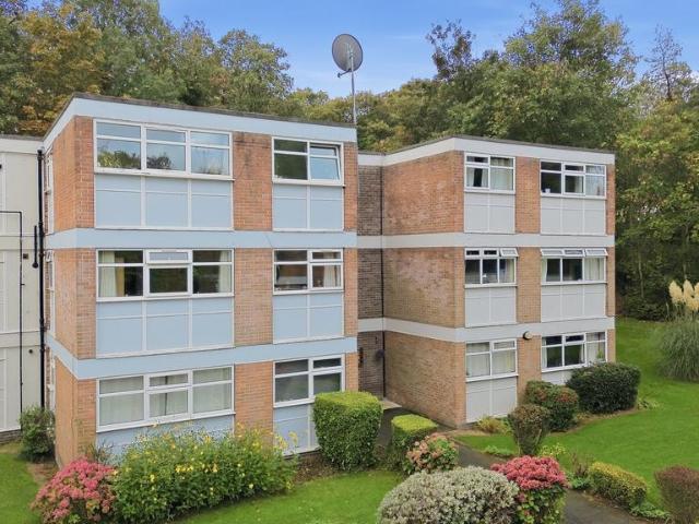3 bedroom flat for sale