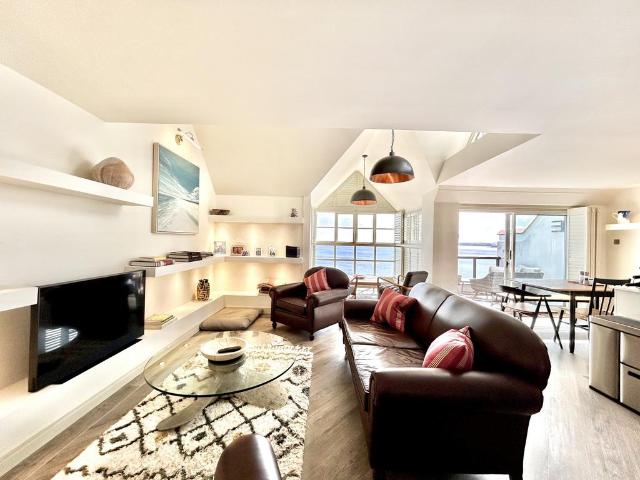 3 bedroom flat for sale