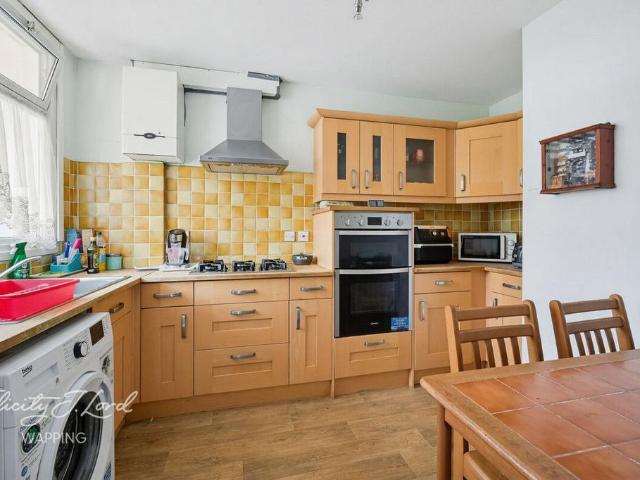3 bedroom flat for sale