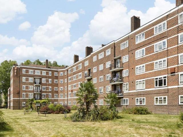 3 bedroom flat for sale
