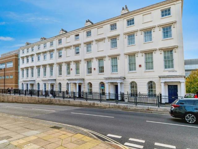 3 bedroom flat for sale