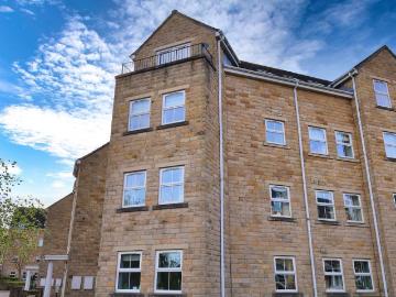3 bedroom flat for sale