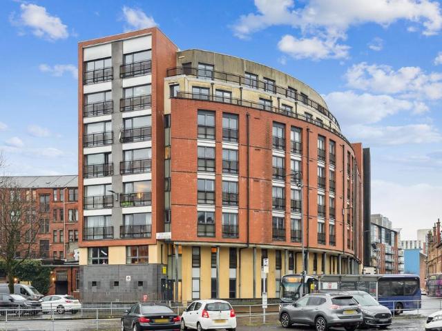 3 bedroom flat for sale