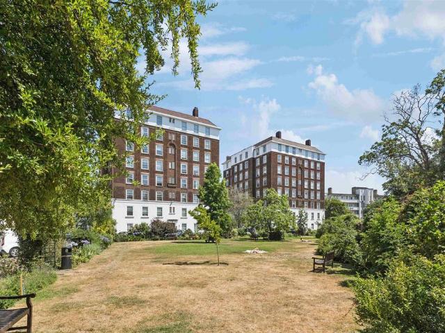 3 bedroom flat for sale