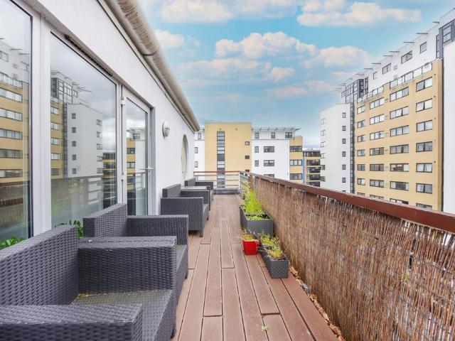3 bedroom flat for sale