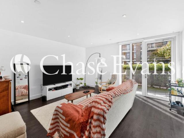 3 bedroom flat for sale