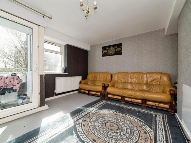 3 bedroom flat for sale