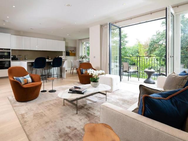 3 bedroom flat for sale