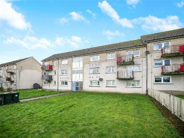 3 bedroom flat for sale