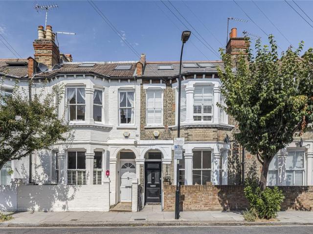 3 bedroom flat for sale
