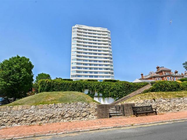 3 bedroom flat for sale