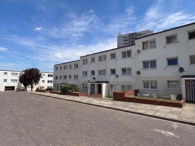 3 bedroom flat for sale